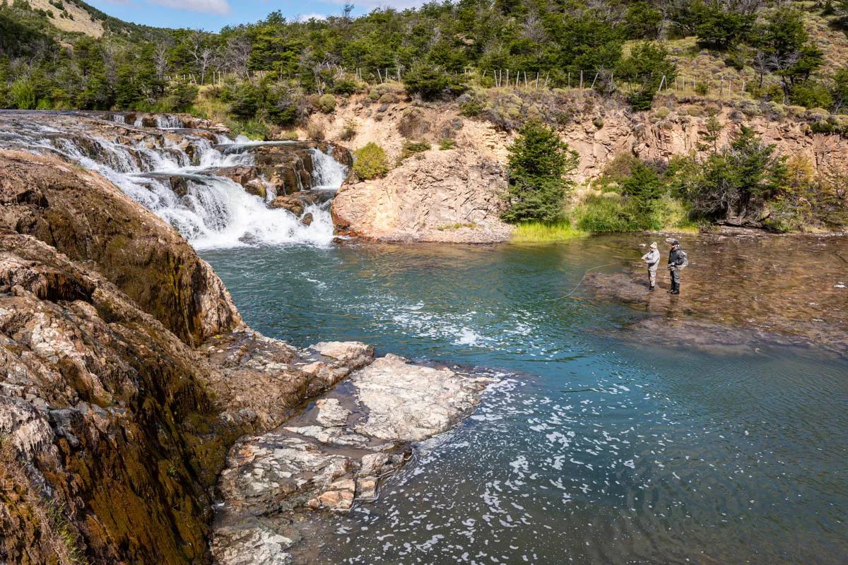 Rio Huemules The Rio Huemules is surrounded by rugged country in contrast to the verdant streams flowing to the west