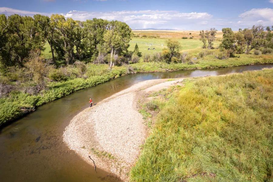 Hopper Fishing Montana Casting at a downstream angle can help when you are tring to give your hopper action. Cast across and slightly downstream and then use mends to twitch the hopper.