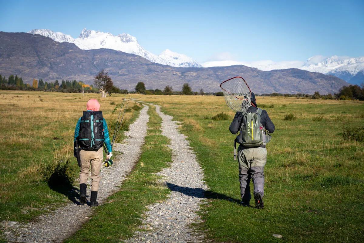 A two track leads to the fabled waters of the Río Cochrane.