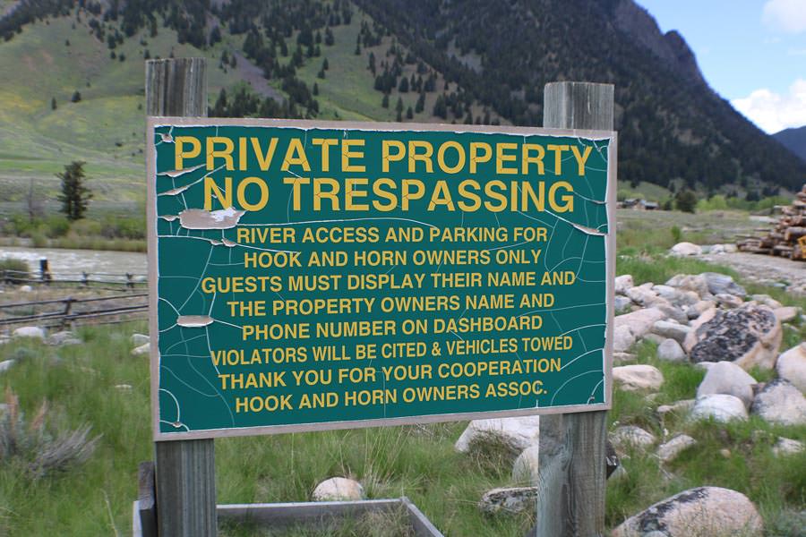 A subdivision just upstream of Raynold's Pass Fishing Access on the West Bank is a limiting factor for anglers on foot. At higher flows anglers must wade swift and heavy currents to pass through this zone